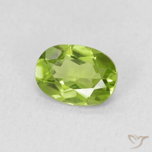 Peridoto Verde medio naturale da 0.84 ct, Ovale, VS