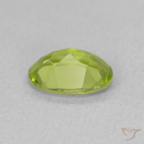 Peridoto Verde brillante naturale da 0.84 ct, Ovale, VS