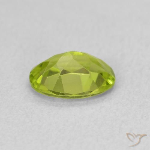 Peridoto Verde medio naturale da 0.78 ct, Ovale, VS