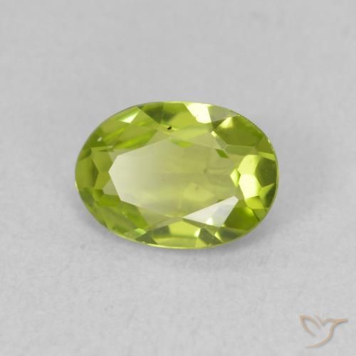 Peridoto Verde acceso naturale da 0.68 ct, Ovale, VVS-VS