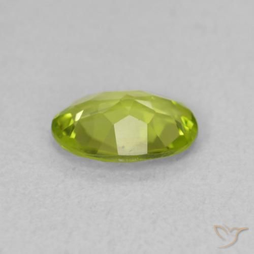 Peridoto Verde acceso naturale da 0.68 ct, Ovale, VVS-VS