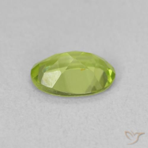 Peridoto Verde brillante naturale da 0.72 ct, Ovale, VVS-VS
