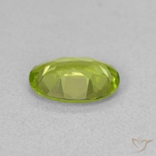 Peridoto Verde brillante naturale da 0.77 ct, Ovale, VVS-VS
