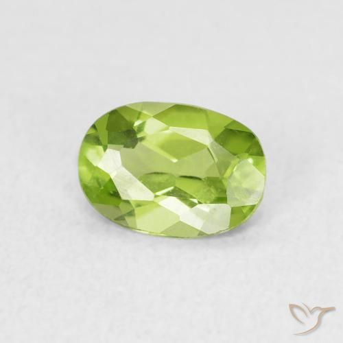 Peridoto Verde medio naturale da 0.76 ct, Ovale, VVS-VS