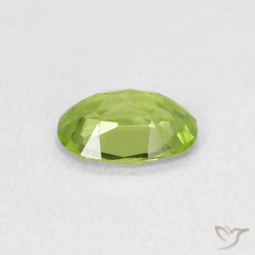 Peridoto Verde medio naturale da 0.76 ct, Ovale, VVS-VS