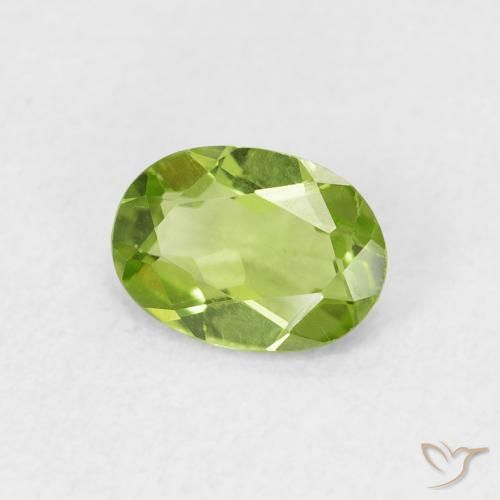 Peridoto Verde medio naturale da 0.80 ct, Ovale, VVS-VS