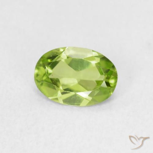 Peridoto Verde medio naturale da 0.69 ct, Ovale, VVS-VS