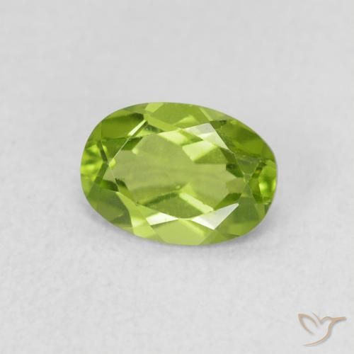 Peridoto Verde acceso naturale da 0.88 ct, Ovale, VS