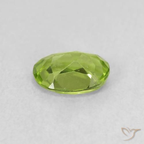 Peridoto Verde acceso naturale da 0.68 ct, Ovale, VS