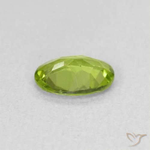 Peridoto Verde acceso naturale da 0.68 ct, Ovale, VS