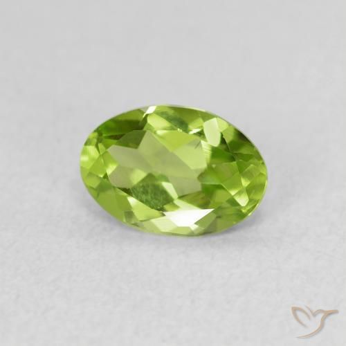 Peridoto Verde medio naturale da 0.77 ct, Ovale, VS