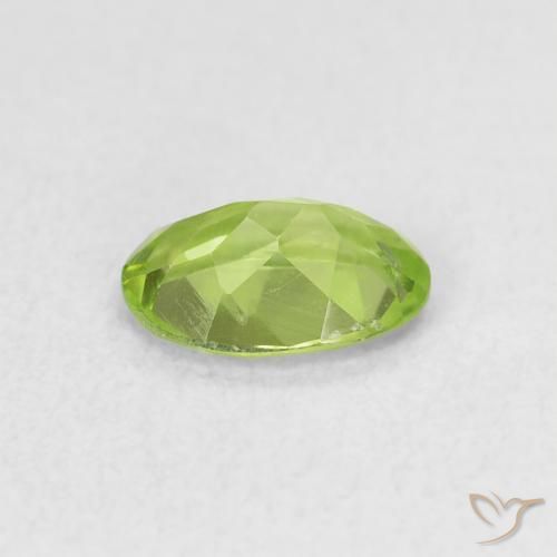 Peridoto Verde medio naturale da 0.75 ct, Ovale, VS