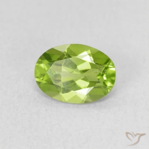 Peridoto Verde medio naturale da 0.83 ct, Ovale, VS