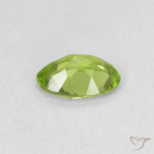 Peridoto Verde acceso naturale da 0.73 ct, Ovale, VS
