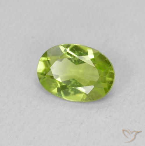 Peridoto Verde acceso naturale da 0.84 ct, Ovale, VVS-VS