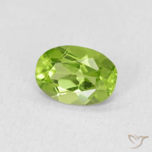 Peridoto Verde acceso naturale da 0.81 ct, Ovale, VS