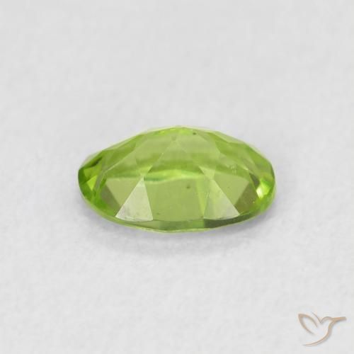 Peridoto Verde medio naturale da 0.86 ct, Ovale, VS