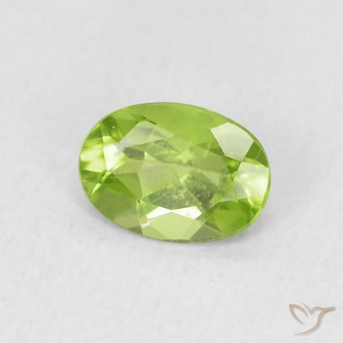 Peridoto Verde medio naturale da 0.92 ct, Ovale, VS
