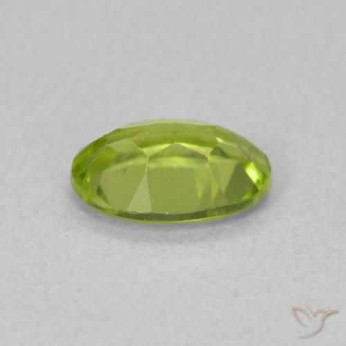Peridoto Verde medio naturale da 0.83 ct, Ovale, VS