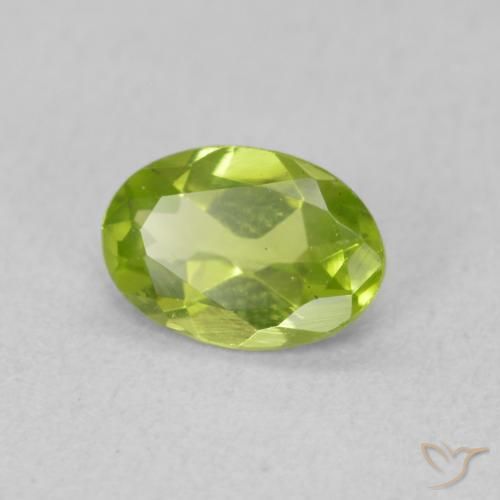 Peridoto Verde medio naturale da 0.74 ct, Ovale, VS