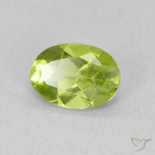 Peridoto Verde medio naturale da 0.82 ct, Ovale, VS