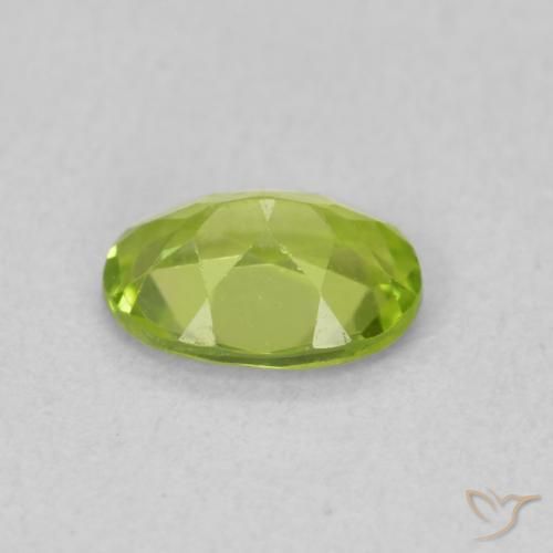 Peridoto Verde medio naturale da 0.82 ct, Ovale, VS