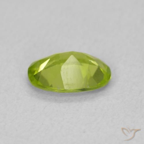 Peridoto Verde brillante naturale da 0.73 ct, Ovale, VS