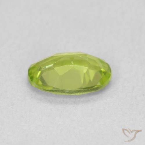 Peridoto Verde medio naturale da 0.74 ct, Ovale, VS