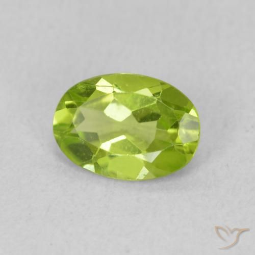 Peridoto Verde medio naturale da 0.74 ct, Ovale, VS