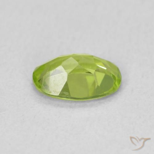 Peridoto Verde medio naturale da 0.74 ct, Ovale, VS