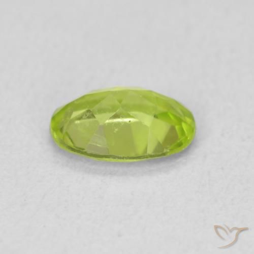 Peridoto Verde chiaro e vivace naturale da 0.77 ct, Ovale, VS