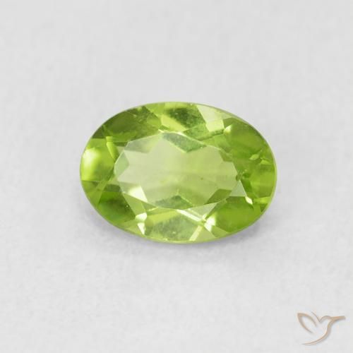 Peridoto Verde medio naturale da 0.90 ct, Ovale, VS