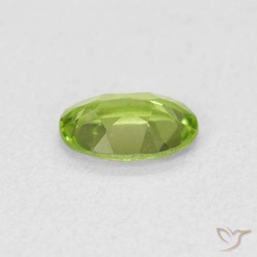 Peridoto Verde chiaro e vivace naturale da 0.73 ct, Ovale, VS
