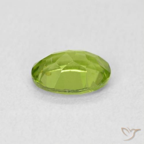 Peridoto Verde acceso naturale da 0.92 ct, Ovale, VS
