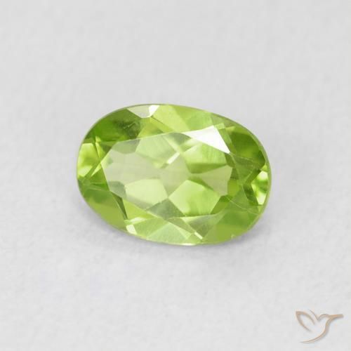 Peridoto Verde acceso naturale da 0.83 ct, Ovale, VS