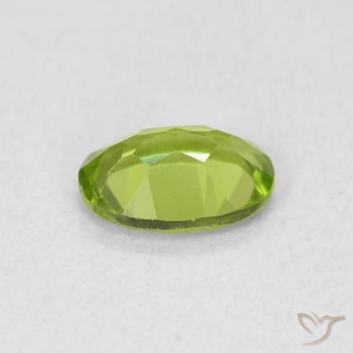 Peridoto Verde acceso naturale da 0.84 ct, Ovale, VS
