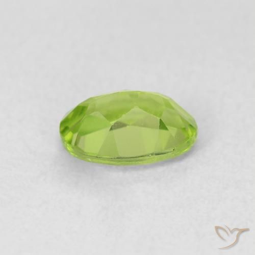 Peridoto Verde medio naturale da 0.92 ct, Ovale, VS