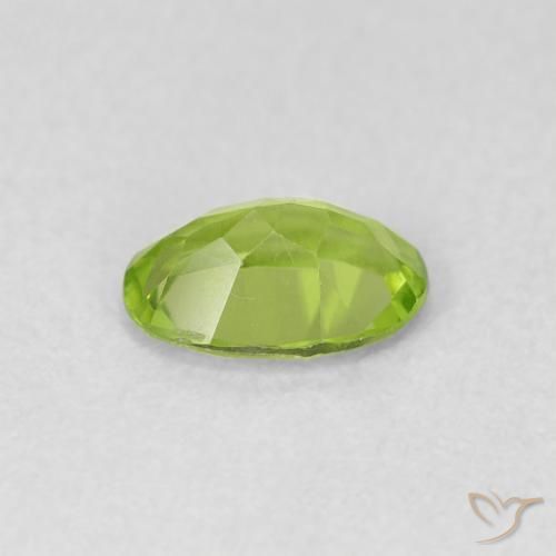 Peridoto Verde acceso naturale da 0.77 ct, Ovale, VS