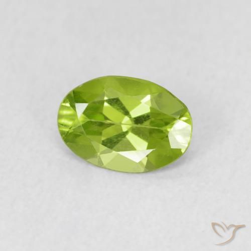 Peridoto Verde giallastro naturale da 0.67 ct, Ovale, VVS-VS