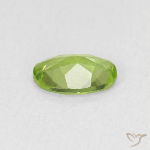 Peridoto Verde chiaro e vivace naturale da 0.76 ct, Ovale, VVS-VS