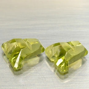 Peridoto naturale verde da  ct, forma fantasia, VS