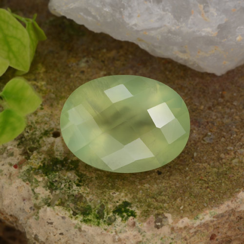 Prehnite naturale verde da 10,07 ct, taglio ovale, traslucido