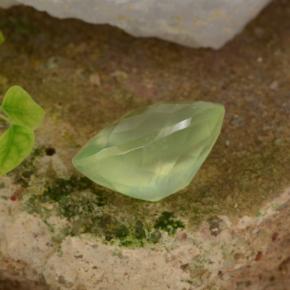 Prehnite naturale verde da 10,07 ct, taglio ovale, traslucido