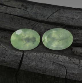 Prehnite naturale verde da 11,71 ct, taglio ovale, traslucido