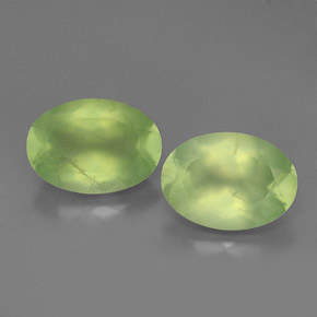 Prehnite naturale verde da  ct, taglio ovale, traslucido