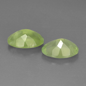 Prehnite naturale verde da  ct, taglio ovale, traslucido
