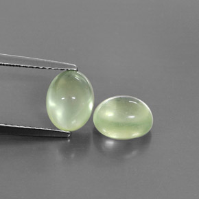 Prehnite naturale verde da  ct, taglio ovale, trasparente