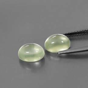 Prehnite naturale verde da  ct, taglio ovale, trasparente