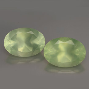 Prehnite naturale verde da  ct, taglio ovale, traslucido