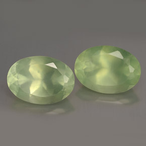 Prehnite naturale verde da  ct, taglio ovale, traslucido